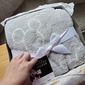 NWT Disney REVERSIBLE Gray/Cream MICKEY MOUSE EARS Throw Blanket 50"x60" SOFT